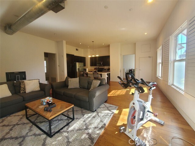 Building Photo - 176 Village Ct