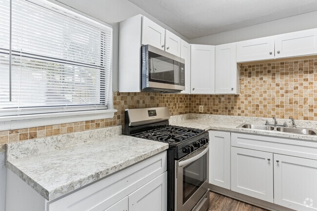 3BR, 1BA - 1,323SF - Kitchen - New Carrollwood