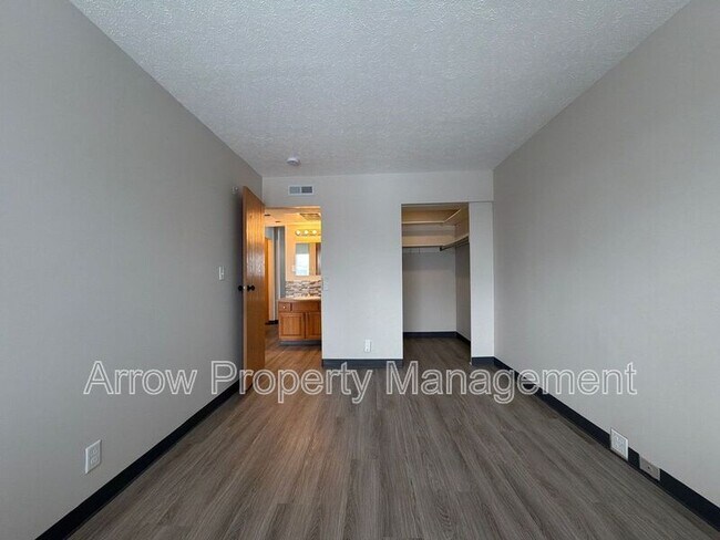 Foto del edificio - 1215 E St