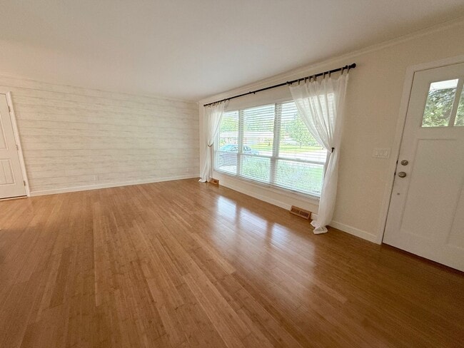 Building Photo - Incredible Ranch on Ivanhoe Way!