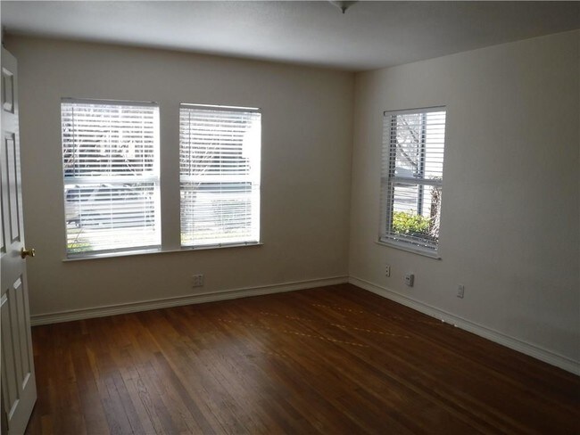 Building Photo - 4026 Holland Ave