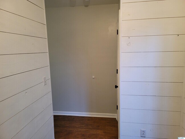 Building Photo - 258 Pops Corner