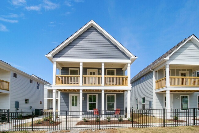 Building Photo - 806 Briar Cir