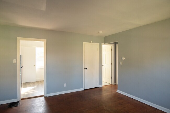 Foto del edificio - 3668-3674 Karwin Dr