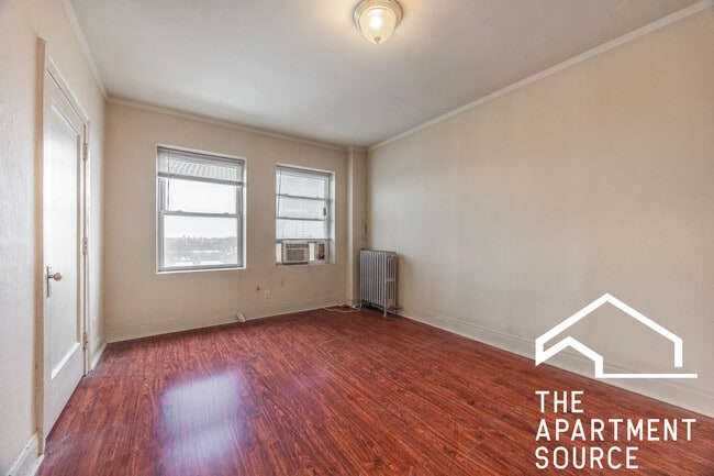 Building Photo - 6930 N Greenview Ave