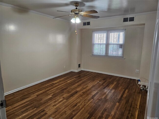 Foto del edificio - 41-15 Ditmars Blvd