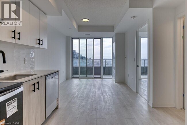 Photo du bâtiment - 4878 Powers Cmn