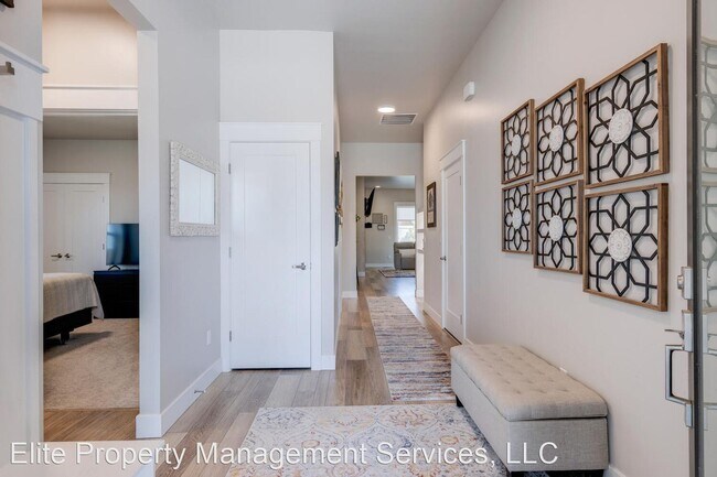 Building Photo - 3 br, 2 bath House - 1418 W Caravan St