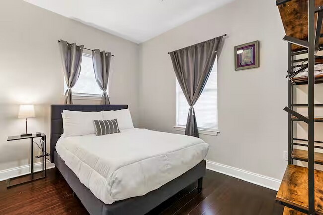 Foto del edificio - 1379 St Bernard Ave