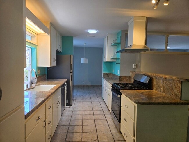 Building Photo - Welcome to this beautifully upgraded 3-bedroom, 2.5-bath home located in a highly sought-after Sa...