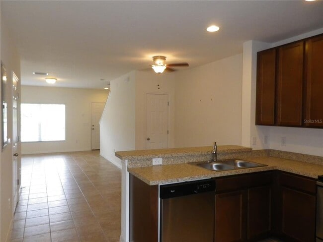 Building Photo - 15965 Fishhawk View Dr