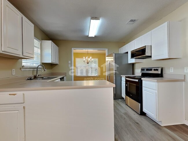 Building Photo - 263 Silver Brook Cir