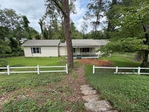 Building Photo - 124 E Crescent Rd