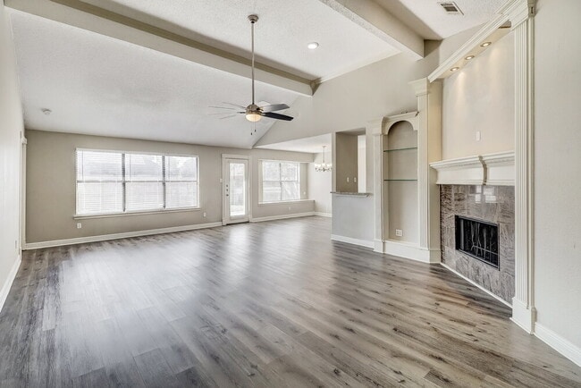 Building Photo - 821 Clement Dr