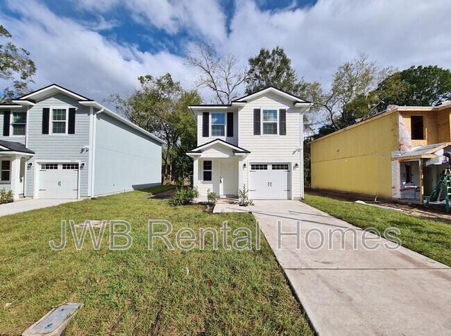 Building Photo - 681 Melba St