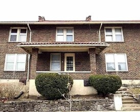 Building Photo - 10 Howard Pl