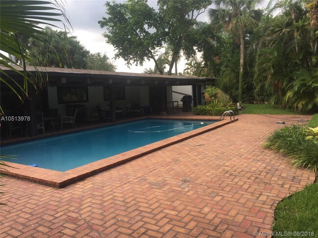 Foto del edificio - 11035 Killian Park Rd