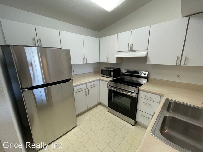 Building Photo - 2 br, 1 bath House - 8234 Key Royal Cir. #533