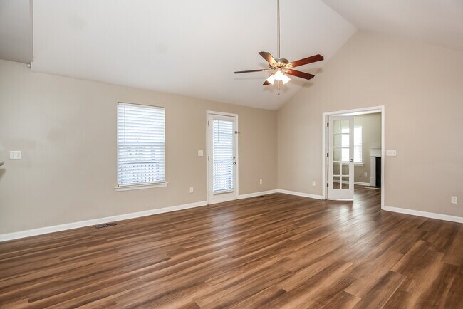 Foto del edificio - 3836 Bullard St