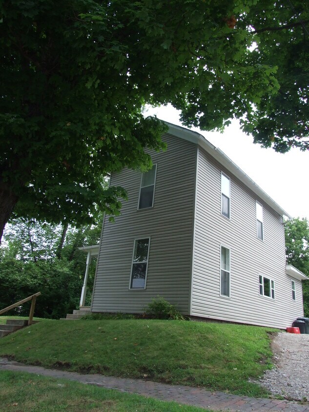 Primary Photo - 20 S Shafer St