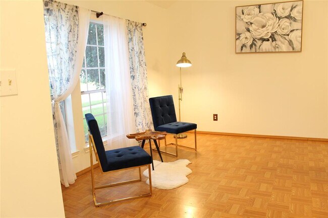 Building Photo - 22623 Holly Lake Dr