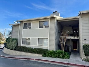 Building Photo - 1074 Wesley Ct