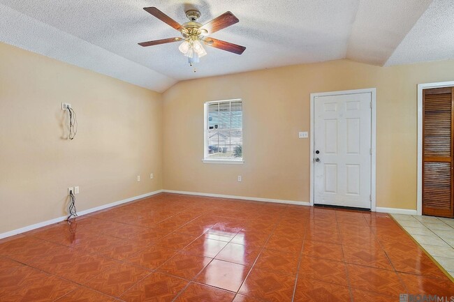 Foto del edificio - 8578 Longwood View Ave