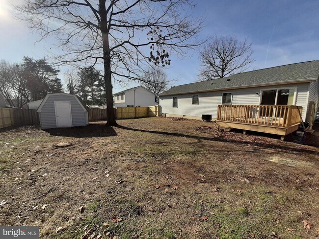 Building Photo - 111 Windcrest Cir