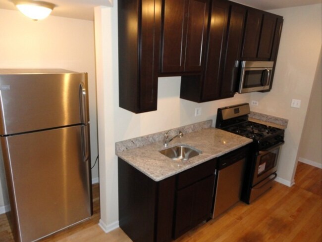 Foto del edificio - 2807 W Lawrence Ave