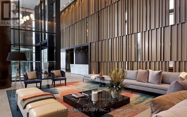 Building Photo - 585 Bloor St E