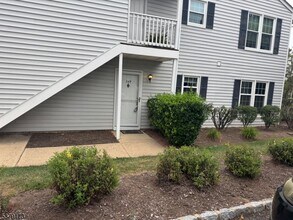 Building Photo - 349 Burdock Ct