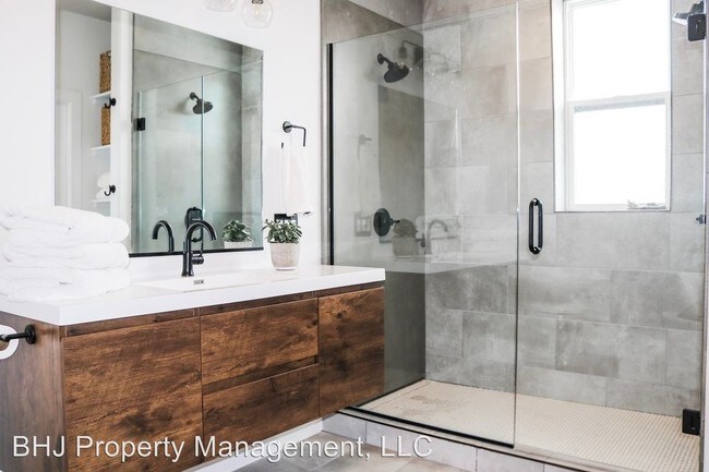 Foto del edificio - 2 br, 2 bath House - 419 N Main St