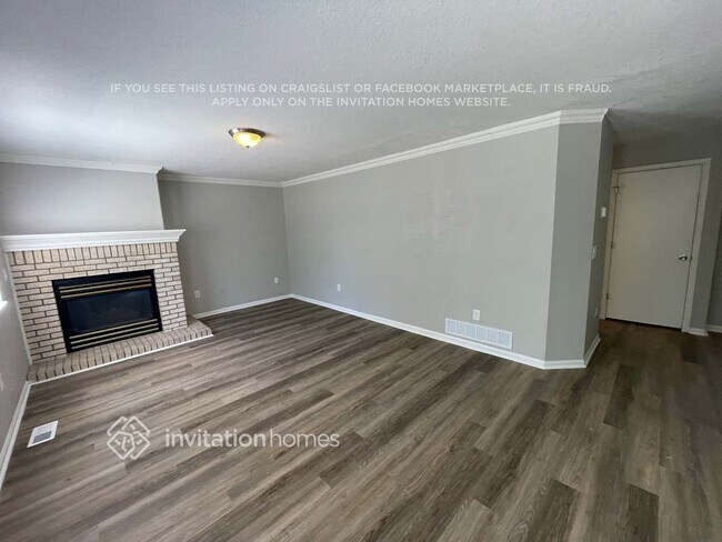Foto del edificio - 4892 N Silverlace Dr