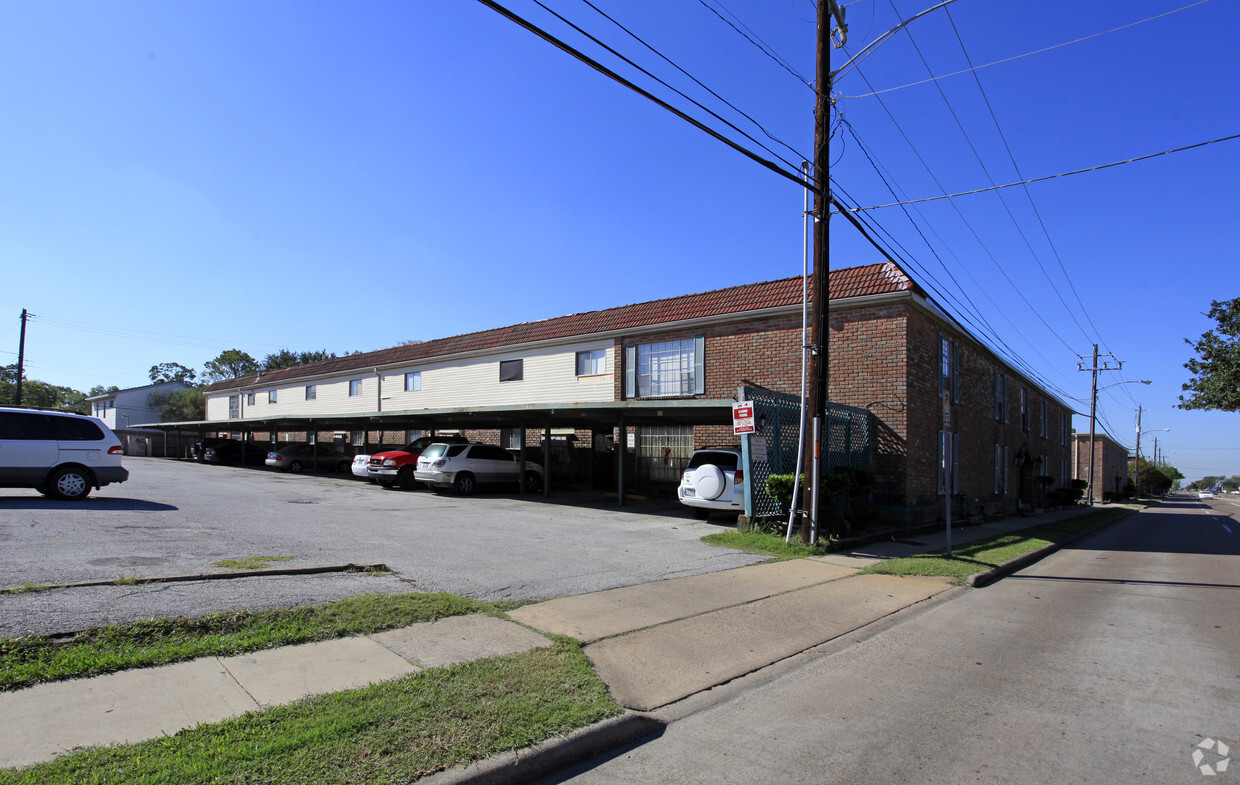 Primary Photo - Grayridge Apartments