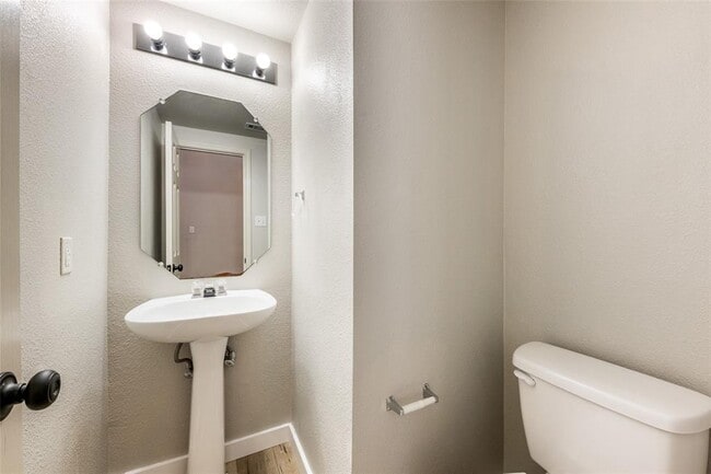 Building Photo - 1112 Doras Dr