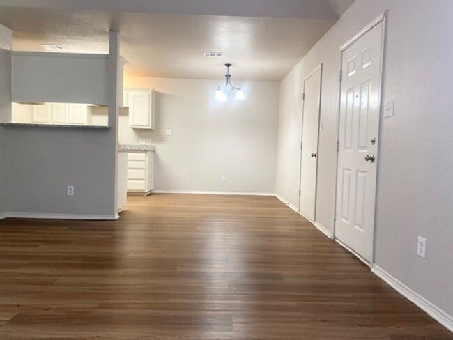 Building Photo - 305 Schumacher Dr