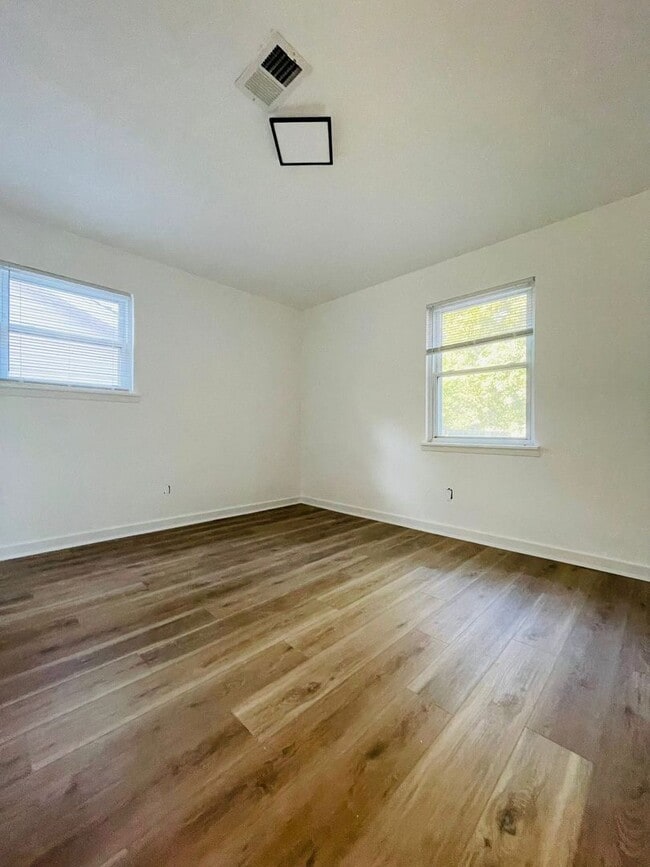 Building Photo - House for Rent -Jacksonville