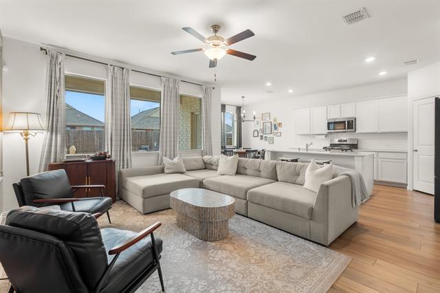 Foto del edificio - 1733 Lake Grove Dr