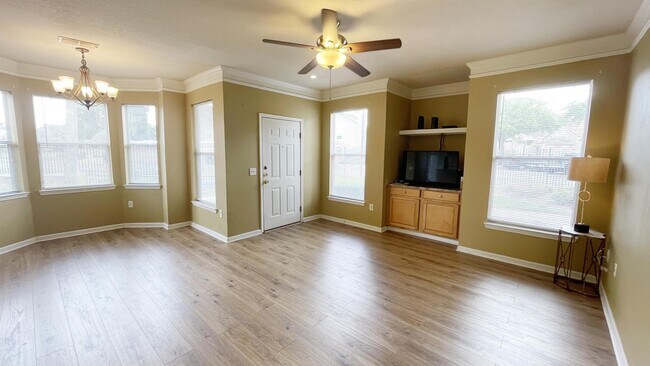 Building Photo - 18022 Villa Creek Dr