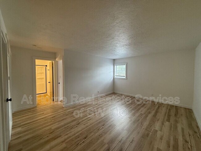 Foto del edificio - 3342 E Linwood St