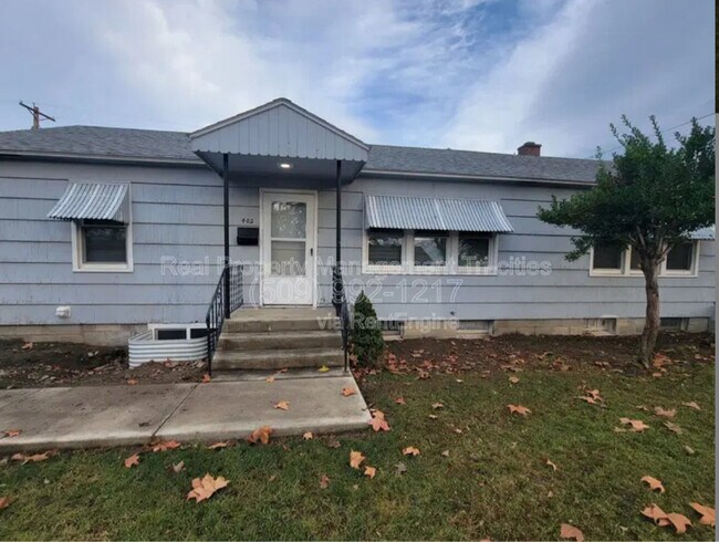 Foto del edificio - 402 Barth Ave