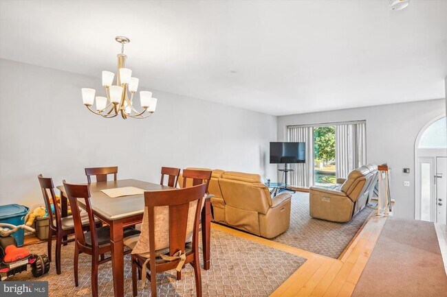 Building Photo - 1405 Templeton Pl