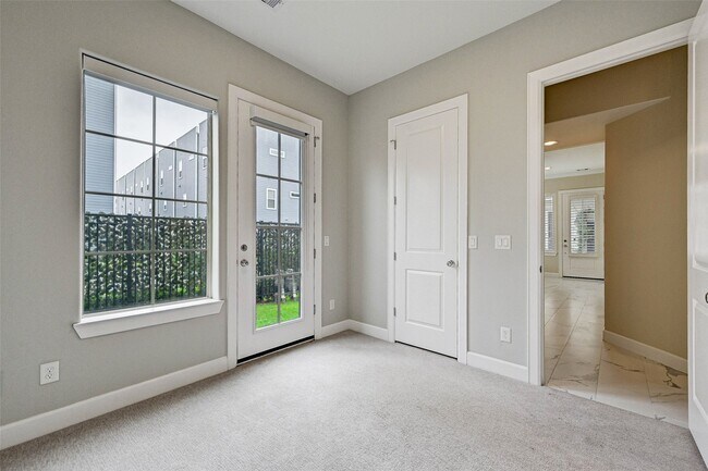 Foto del edificio - 2113 Naomi St