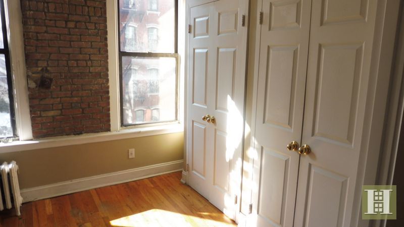 Building Photo - 135 E 3rd St