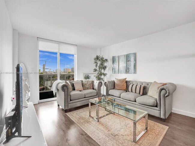 Foto del edificio - 7928 West Dr