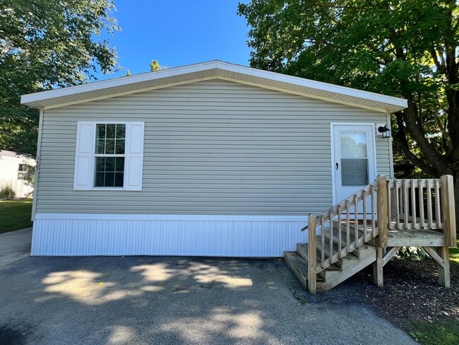 Building Photo - 1607 Delaware Dr