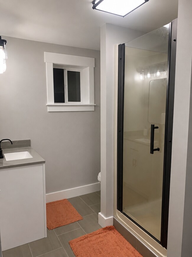Baño reformado - 2615 Huron St