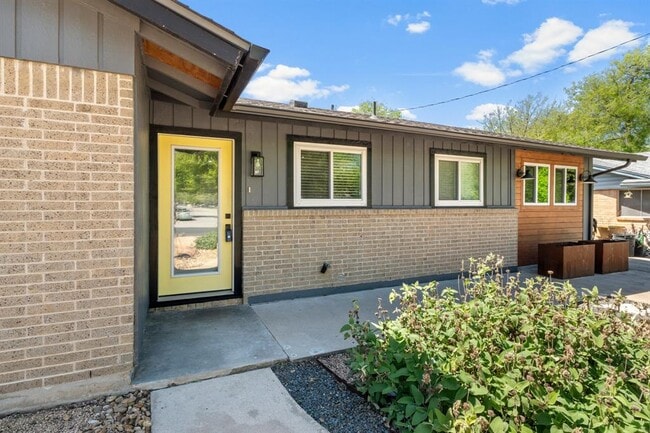 Foto del edificio - 1113 S Meadows Dr