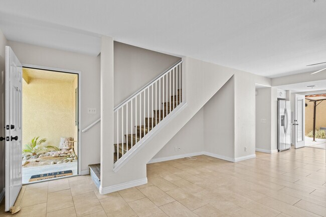 Building Photo - 424 Tava Ln