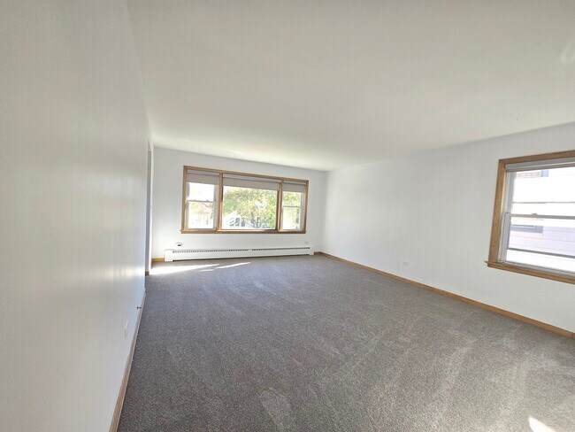 Foto del edificio - 5626 N Menard Ave